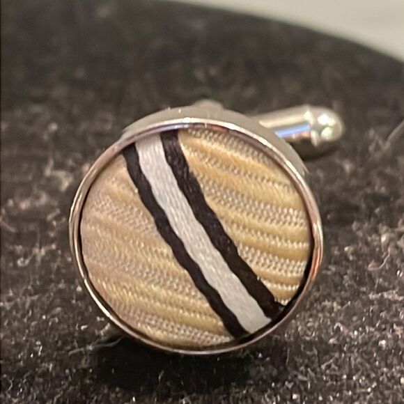 Vintage-1960s-pillbox cream/black geometric design silk bullet back cuff links - Picture 10 of 13